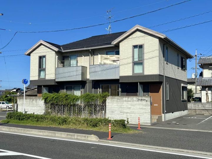 プラージュの外観