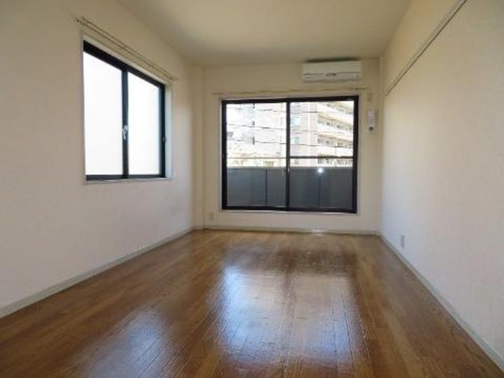 ドリームハイヴ吹田の居間