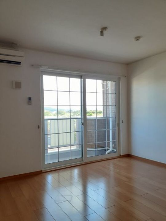 サンライズ幸の居間