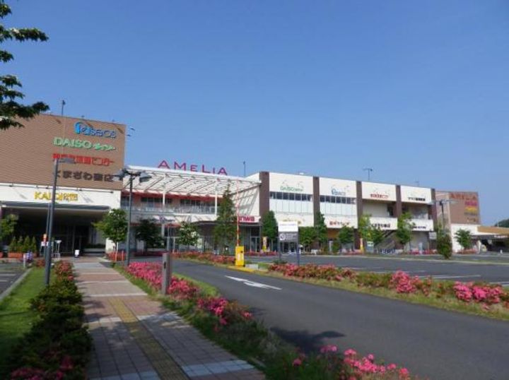 メゾンロイヤルジュの周辺