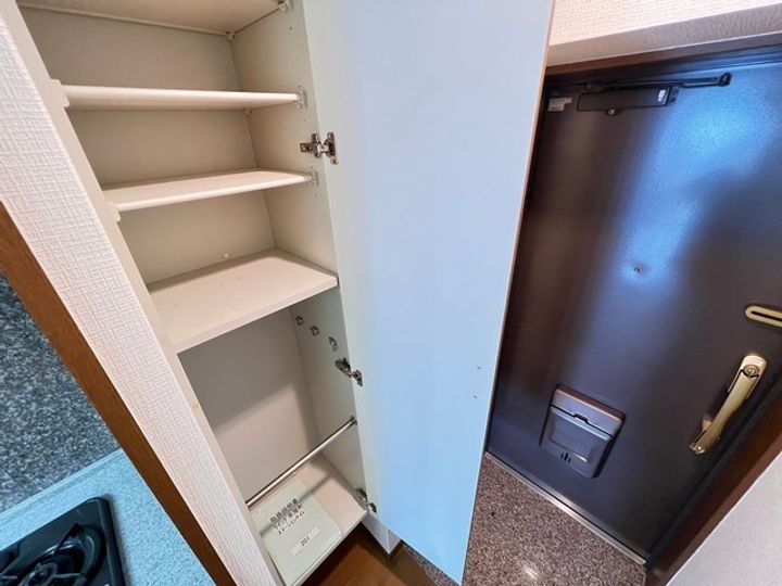 ウイング金屋町ステーションサイドの玄関