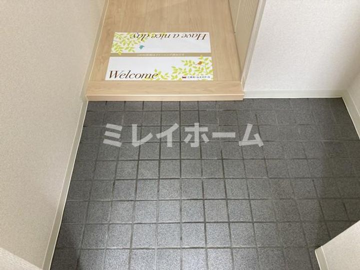 ソレイユ西六郷の玄関