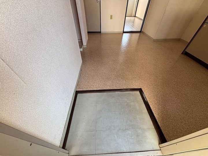 高木ハイツの玄関