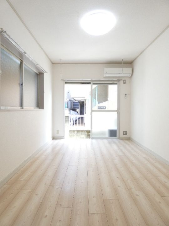 フジハウスIIの居間