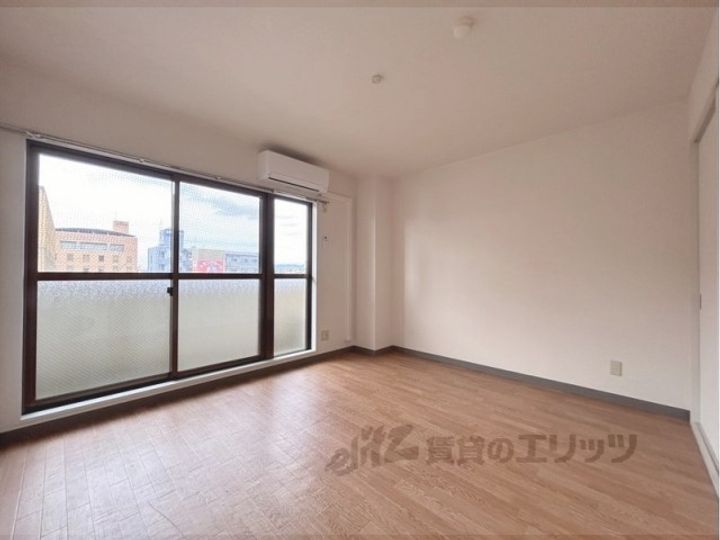 ファミール神宮前の居間