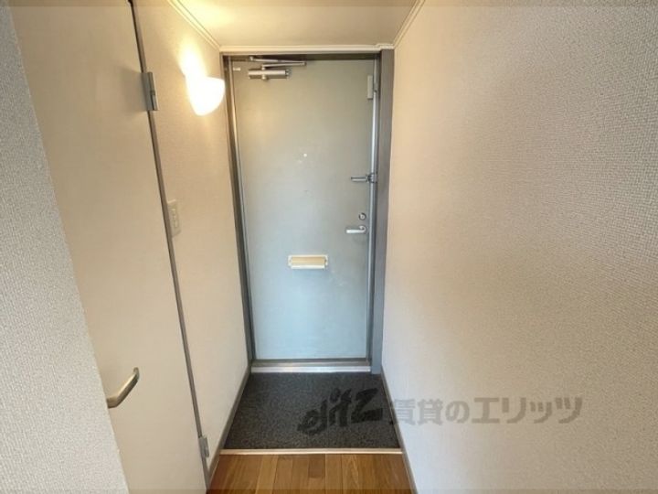レオパレス冨田3の玄関