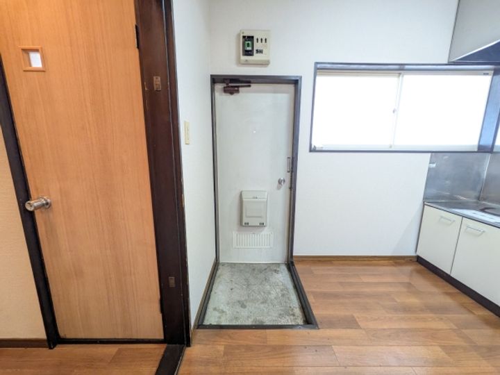 レインボーハイツの玄関