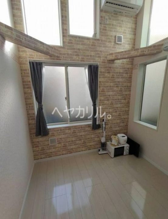 神奈川県横浜市神奈川区白幡東町(アパート)の賃貸物件の居間