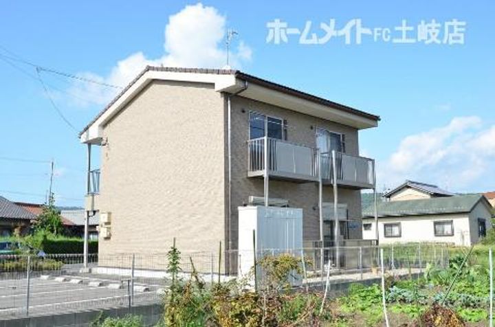 サープラス双葉の外観