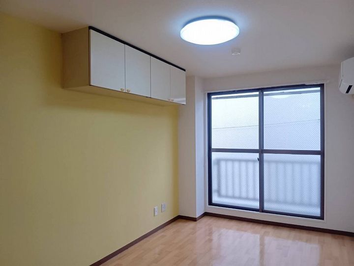 アドバンス国立の居間