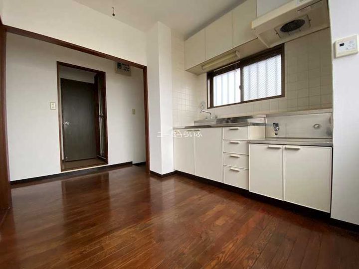 神奈川県茅ヶ崎市萩園(マンション)の賃貸物件の居間