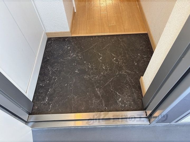 レオパレスolive2の玄関