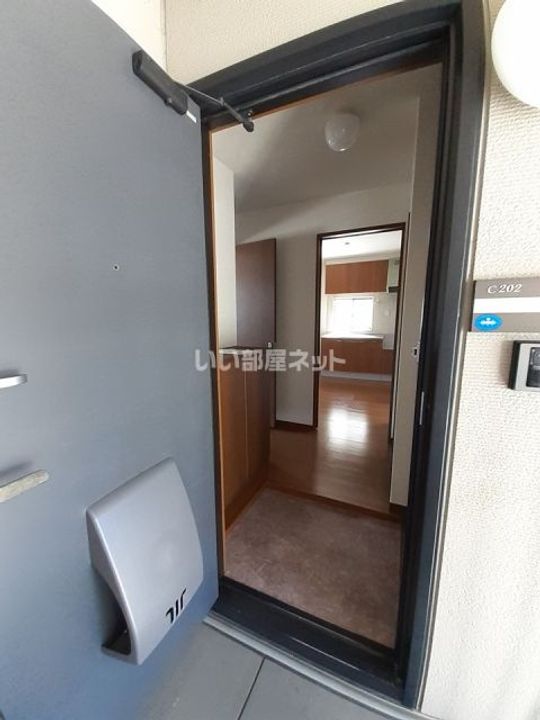 ラフォーンヴィラ C棟の玄関