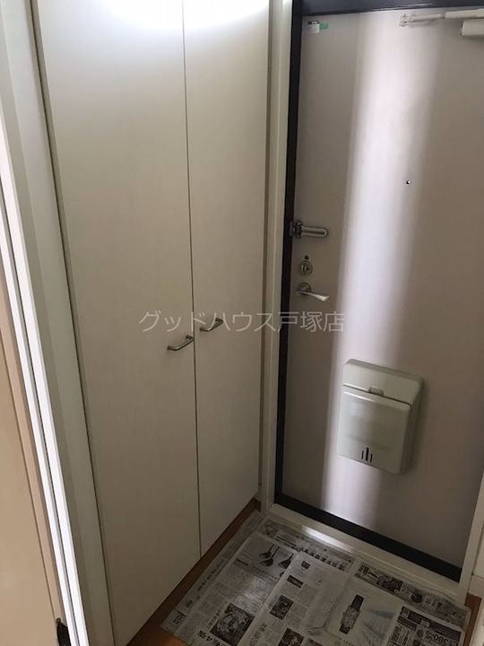 シティハイムファミールA棟の玄関