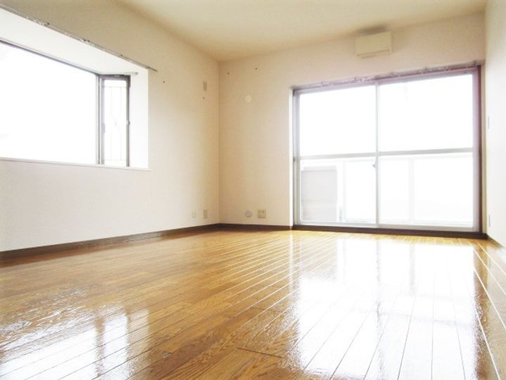 コーポレート中央林間2号棟の居間