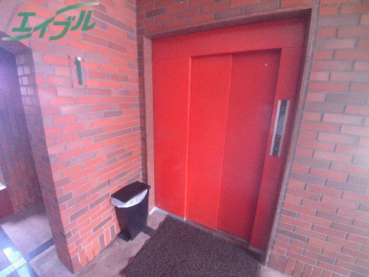 堀田ビルの地図