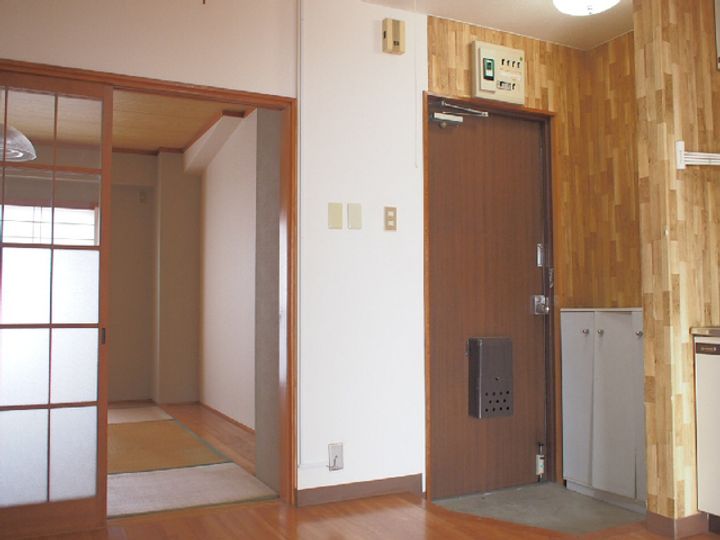 大庭マンションの玄関