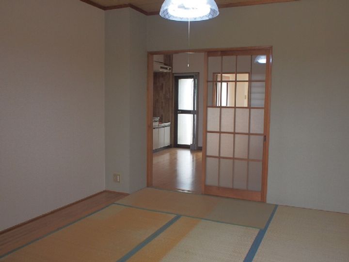 大庭マンションの居間