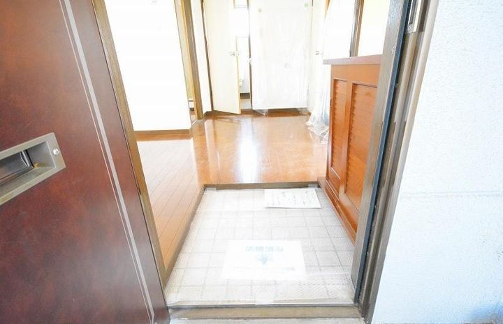 斉藤ハイツの玄関