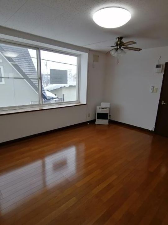 ハイツ福寿IIIの居間