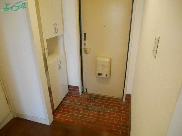 グリンビーハイツの玄関