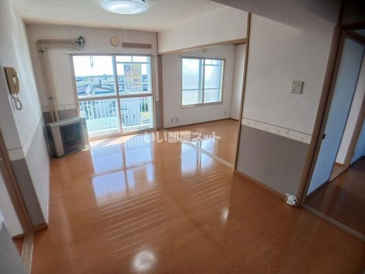 グランドール桜木の居間