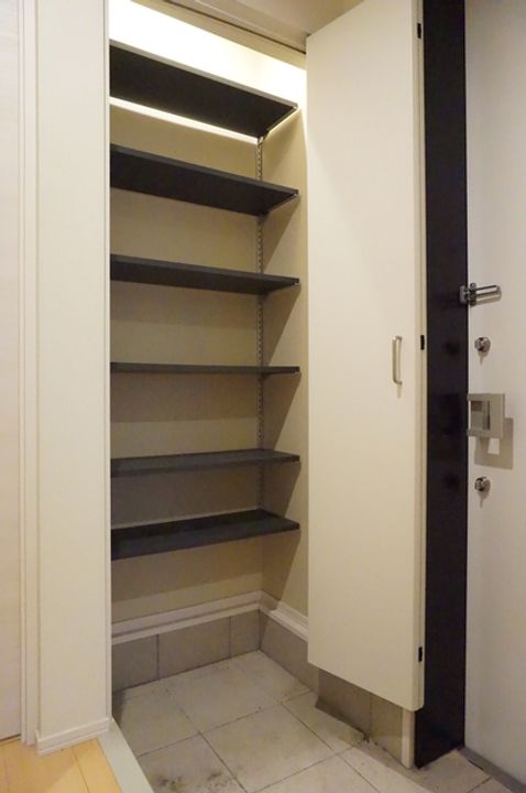 CASA TRESの玄関