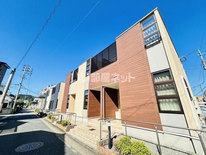 Y.N カーネーション Bの外観