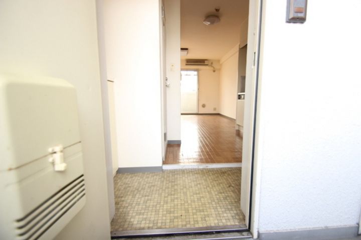 久保田ビルの玄関