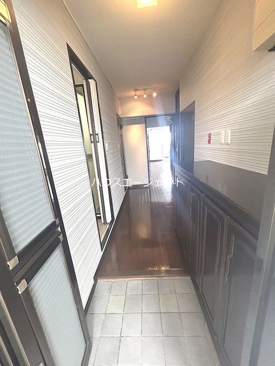 なぎさニュータウン4号棟の玄関