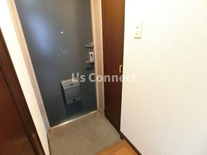 ウエスト7泉の玄関