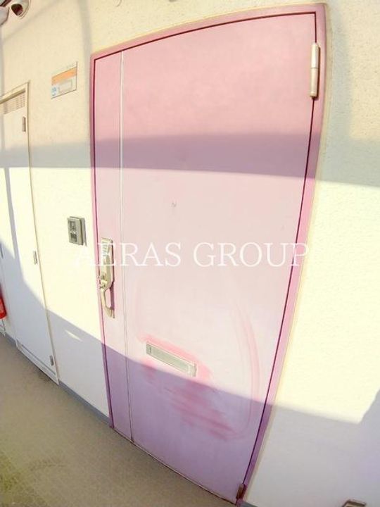 東村山ペガサスビルA館の玄関