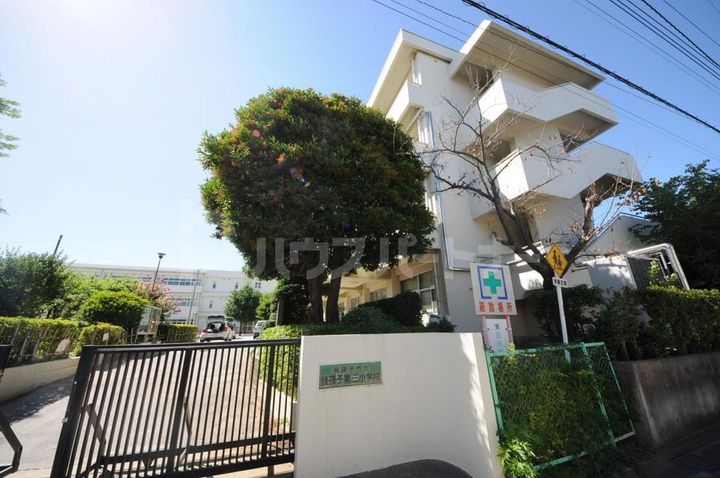 ブルーヒルズAの周辺