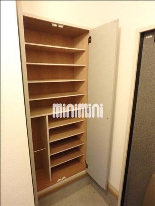 ヒルトップ金沢文庫IIの玄関