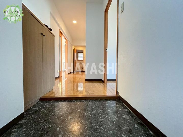 WISTERIAマンションIの玄関