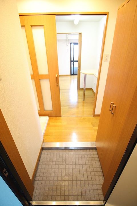 旦過タカヤコーポレーションの玄関