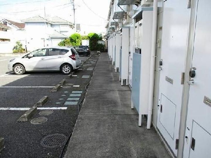 レオパレスSUNRISEの玄関