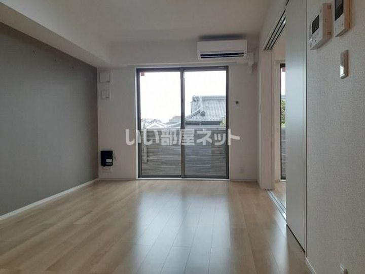 ルボアール箕面 B棟の居間