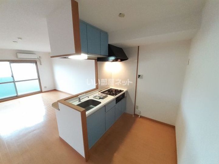 三重県名張市鴻之台4番町(マンション)の賃貸物件のキッチン