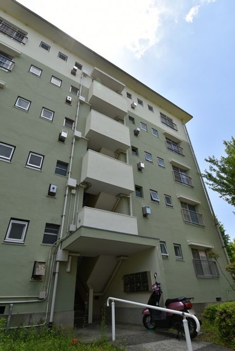 UR鶴山台の外観