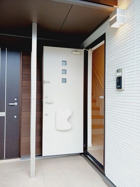 エール・ヌーボーの玄関