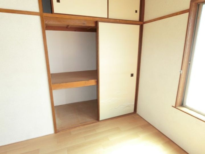 菅ハイツの居間