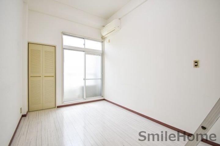 ブルーメイトの居間