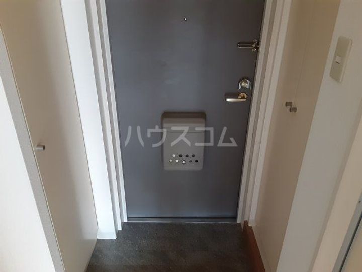 ナイスアーバンお花茶屋駅前通りの玄関