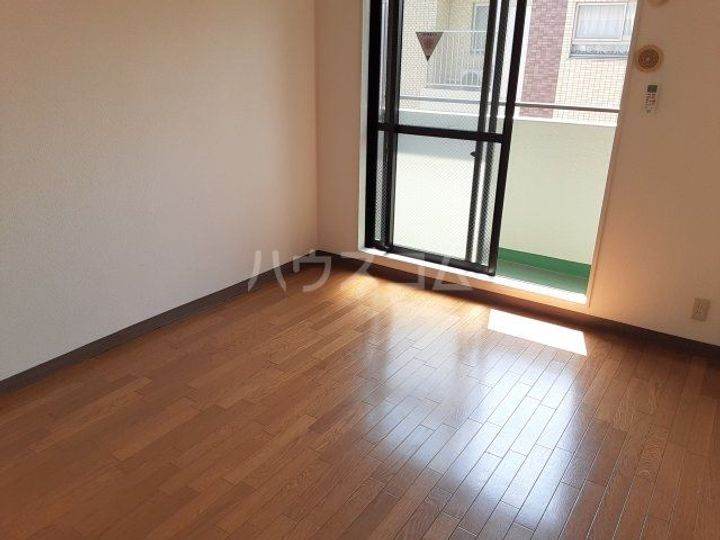 ナイスアーバンお花茶屋駅前通りの居間