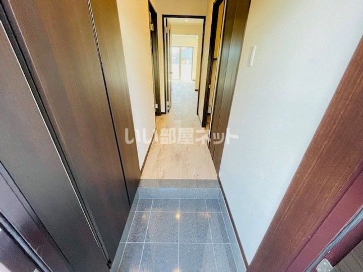 C.peace 1948の玄関