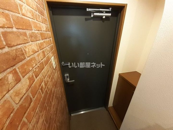 京都府京都市西京区山田六ノ坪町(マンション)の賃貸物件の玄関