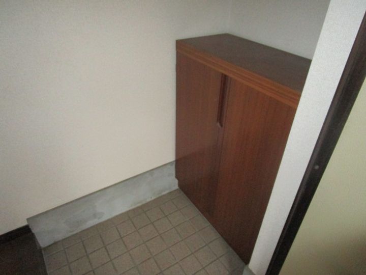 コーポアキの玄関