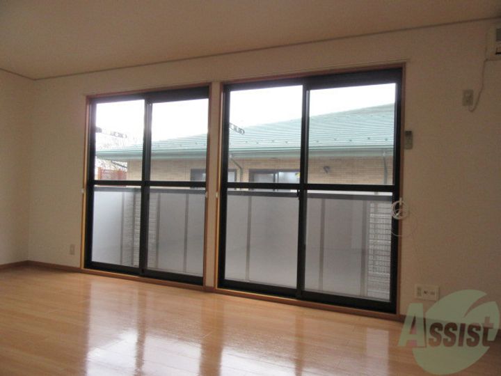 コンフォール台原の居間