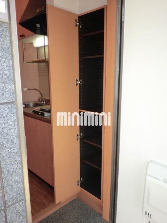 エスティアム葉根木の玄関